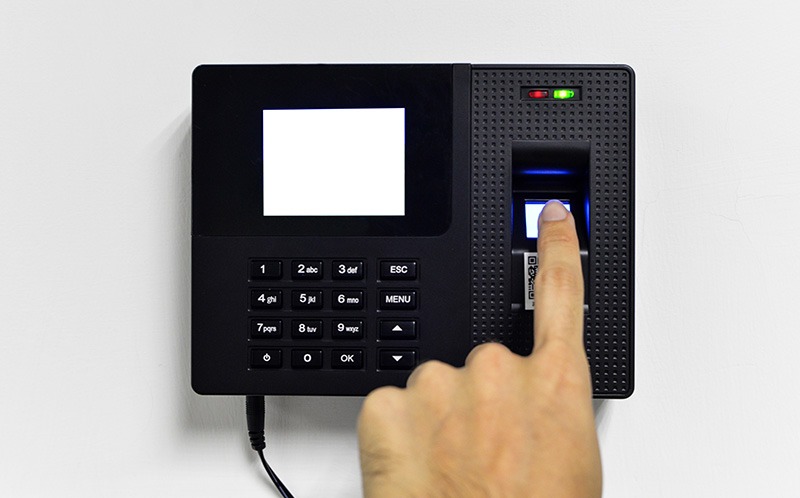 Keypad and biometric access control terminal